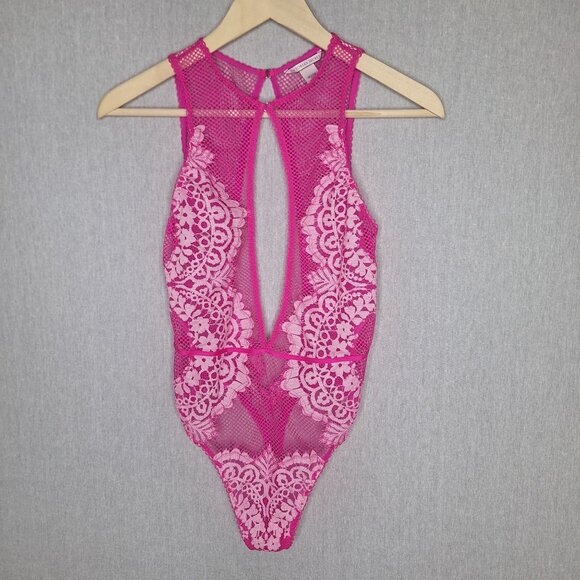 💙 Victoria's Secret Pink Fishnet Bodysuit Size M Coquette Festival Playful Ling - Picture 8 of 8